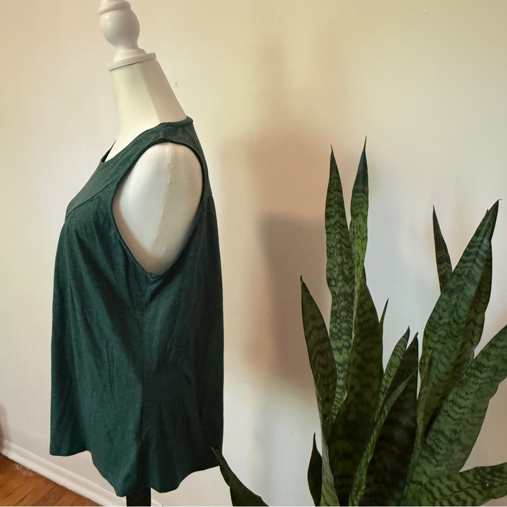 TCOT | Flowy Sleeveless Tank Top - Picture 2 of 7